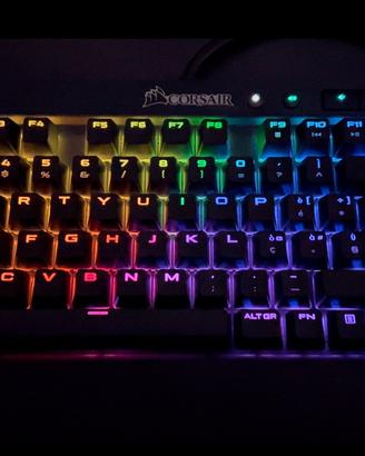 Tastiera pc gaming meccanica  Corsair  K65 RGB