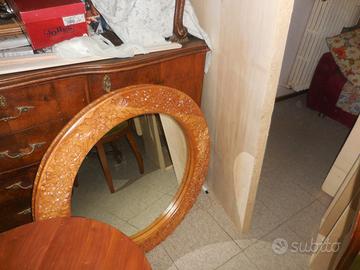 Specchiera intagliata a mano