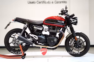 Triumph Speed Twin 1200 solo 11.200 km!