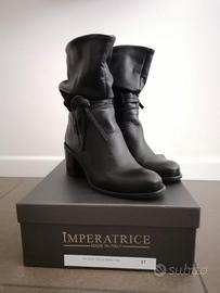 Stivaletti in morbida pelle. Nuovi