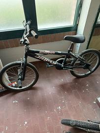 Bmx con pedaline freestyle (peg)