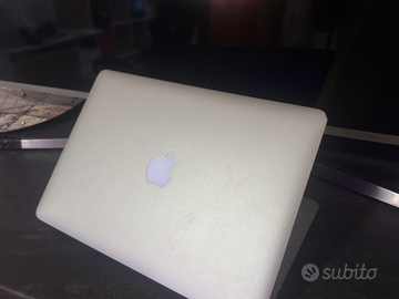 MacBook Air 13  Batteria con 70 cicli