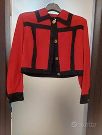 giacca corta rossa e nero