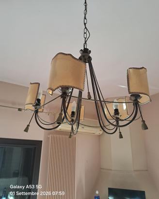 lampadario in ferro battuto ed applique