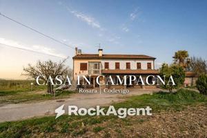 Rustico / Casale di 363 m² con più di 5 locali e b