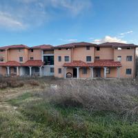 Intera proprietà di 900 mq con 4000 mq di corte