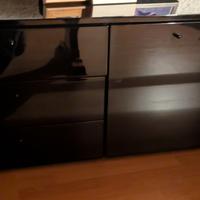 Mobile Cappellini laccato lucido.