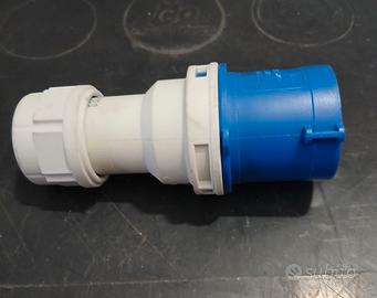Spina industriale 3 poli 220V