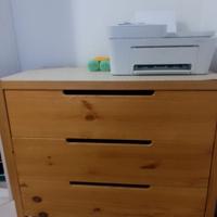 Cassettiera Ikea spaziosa in legno massello