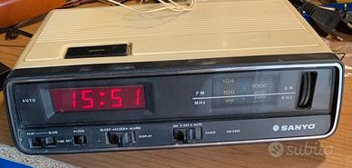 Radiosveglia vintage Sanyo RM 5300 a LED