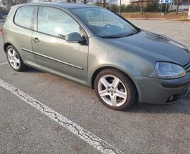 VOLKSWAGEN Golf 5ª serie - 2004