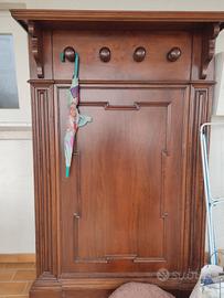 Gratis Attaccapanni in legno massello.