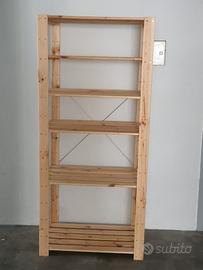 Scaffale in legno naturale con 5 ripiani
