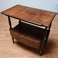 Tavolino comodino portaoggetti