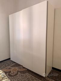 Armadio IKEA PAX bianco con ante scorrevoli