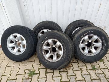 Cerchi e gomme Nissan Patrol GR Y61