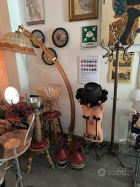 manichino lampada e lampada da terra anni 70