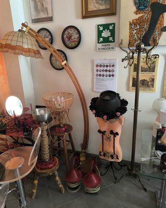 manichino lampada e lampada da terra anni 70