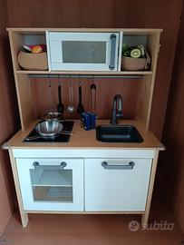 Cucina giocattolo 