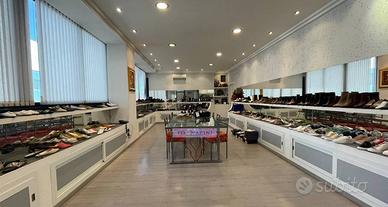 Immobile di 1680 m² con più di 5 locali a Monsumma