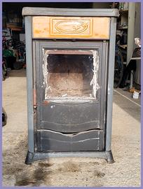 Stufa Rossella a legna struttura in ghisa