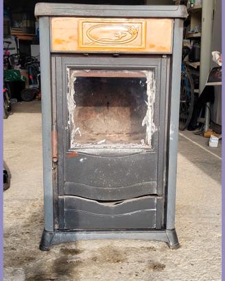 Stufa Rossella a legna struttura in ghisa