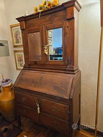 credenza in arte povera, tenuta molto bene.
