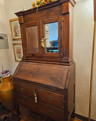 credenza in arte povera, tenuta molto bene.