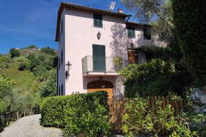 Rustico / Casale di 180 m² con più di 5 locali a L