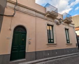 Aci catena centro - Casa singola con cortile