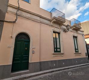 Aci catena centro - Casa singola con cortile