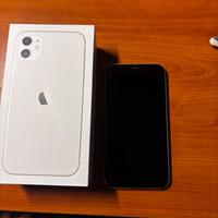 Iphone 11 bianco 64 GB tenuto bene non presenta ne