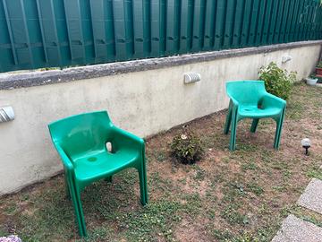 Coppia di sedie Gaudi di Vico Magistretti