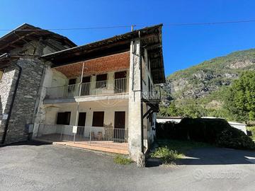 CASA INDIPENDENTE LIBERA SU TRE LATI