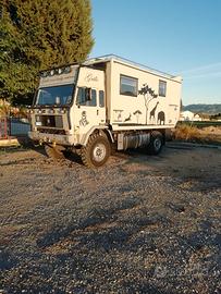 Veicolo 4x4 per lunghi viaggi overland