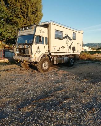 Veicolo 4x4 per lunghi viaggi overland