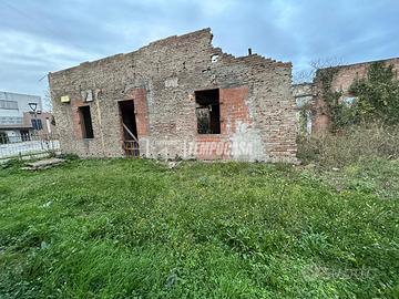 Rustico da Ristrutturare in Pieno Centro