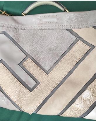 Borsa Fendi Peekaboo