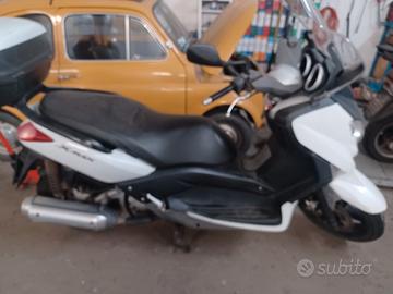 yhamaha  x-max
