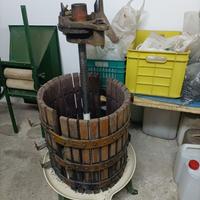 Torchio idraulico per uva