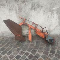 Aratro più ruote in ferro Valpadana