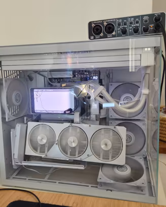 Pc Gaming Bianco - Rtx 5070Ti - 7800x3D