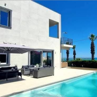 FRONTE SPIAGGIA- c/Piscina ad Uso Esclusivo