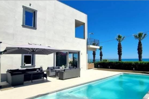 FRONTE SPIAGGIA- c/Piscina ad Uso Esclusivo