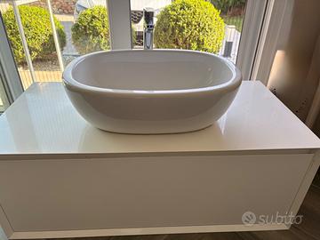 Lavabo e mobile bagno