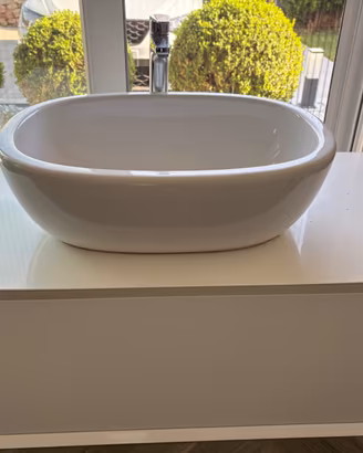 Lavabo e mobile bagno