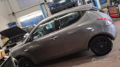 Lancia ypsilon 2015