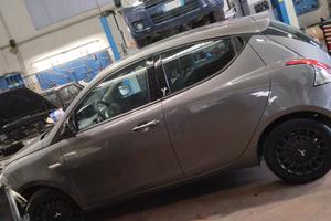 Lancia ypsilon 2015