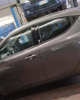 Lancia ypsilon 2015