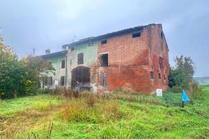 Rustico / Casale di 515 m² con più di 5 locali e b